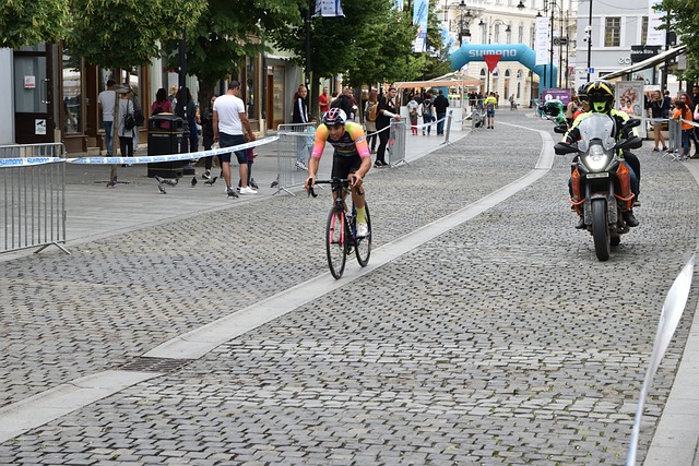 更是在极短 更是在极短